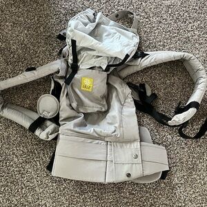 LilleBaby 6in1 carrier. Gently used. Carries 7-45lbs.